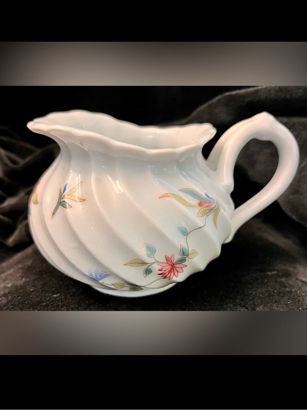 VTG Haviland Limoges France Scalloped Swirl Floral Porcelain Creamer Pitcher